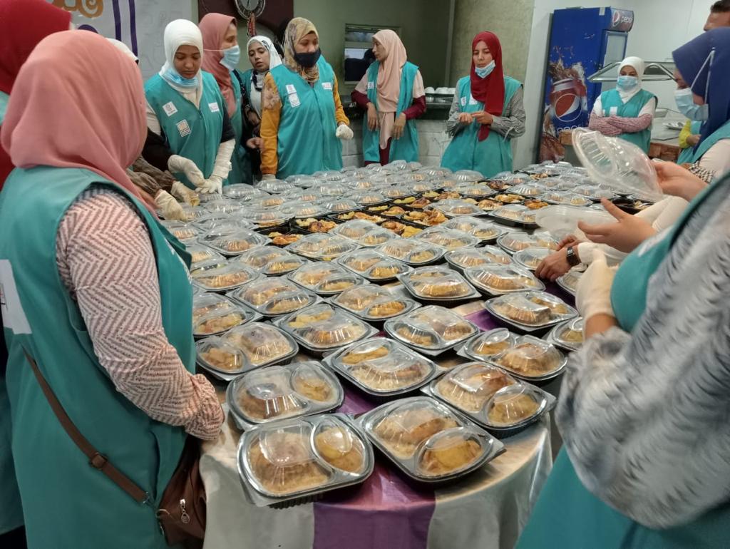 حياة كريمة تقدم 300 وجبة إلى أهالي قرى محافظة الدقهلية من خلال مبادرة «مطبخ المصرية»